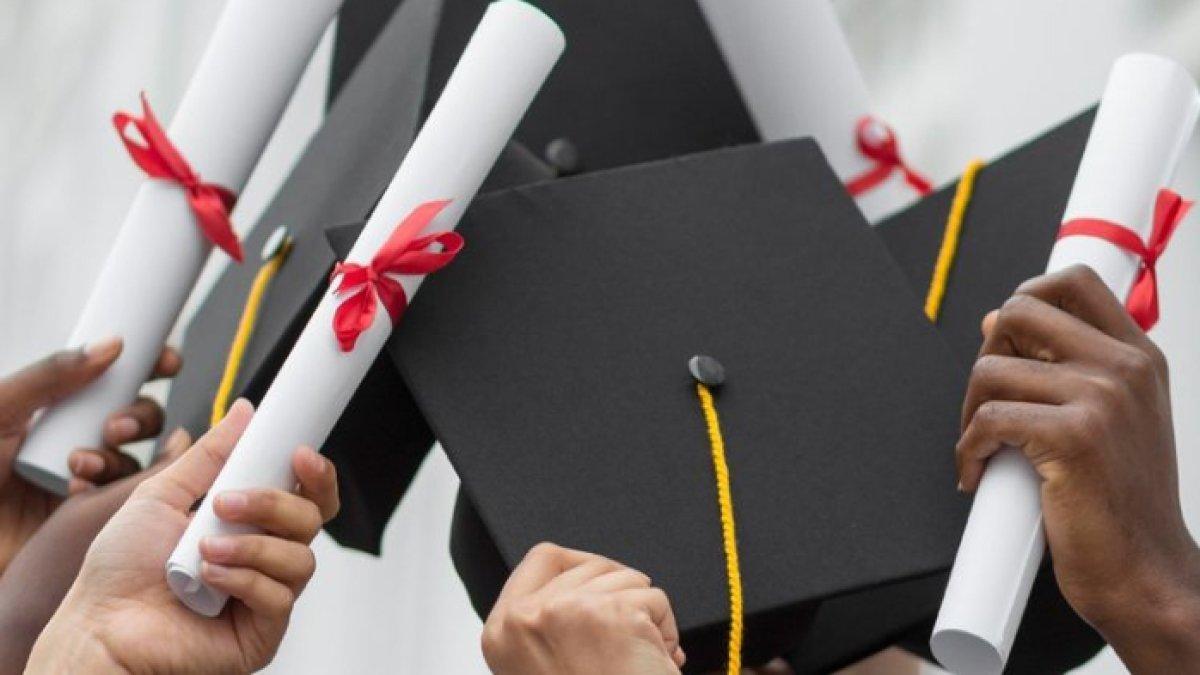 wisuda kuliah