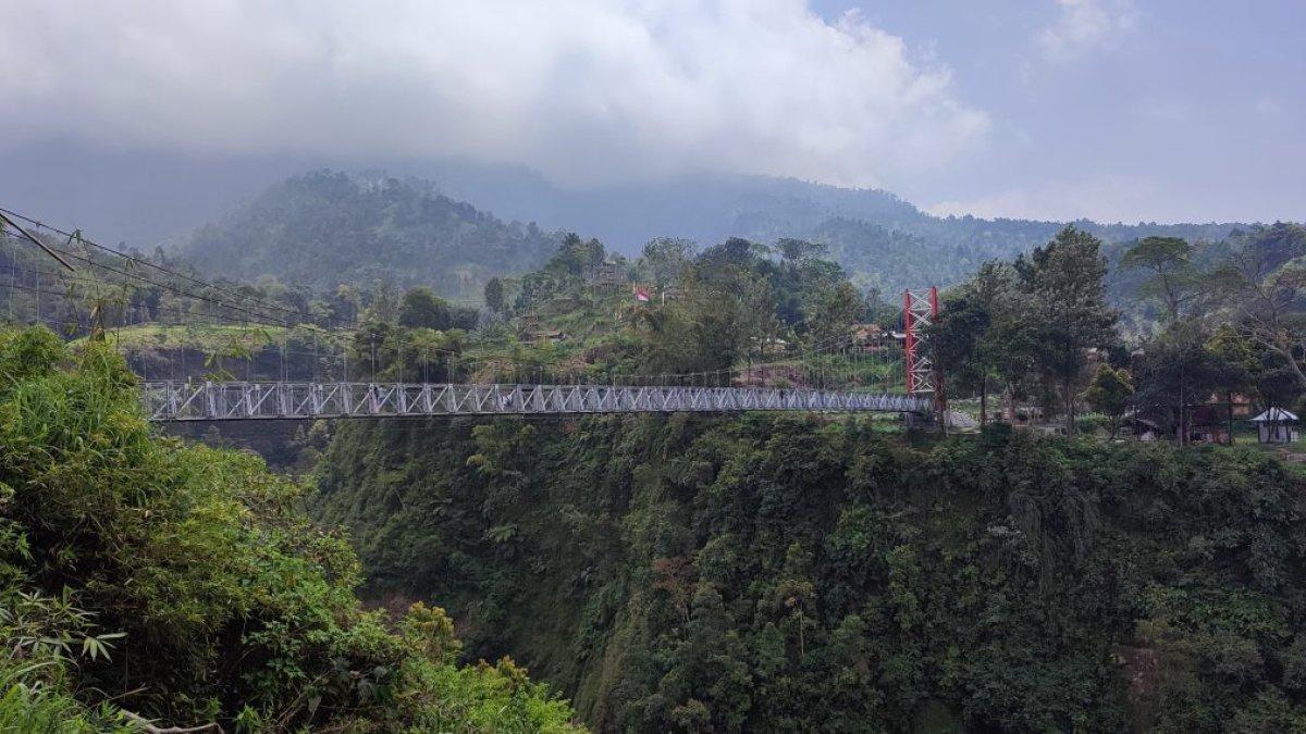 OBYEK WISATA KLATEN: Jembatan gantung Girpasang Klaten