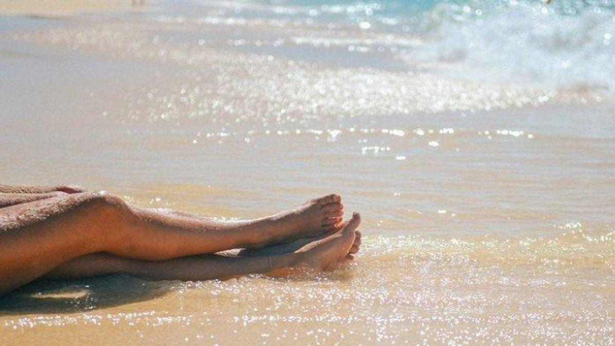 ILUSTRASI bersetubuh di tepi pantai