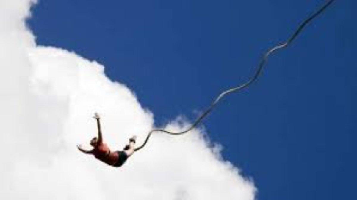 Ilustrasi bungee jumping