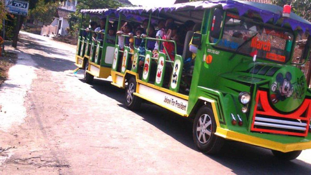 Ilustrasi kereta kelinci atau odong-odong.