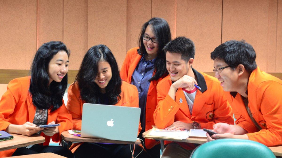 Ilustrasi mahasiswa,- Kunci jawaban soal 'Bila diketahui simpangan baku suatu distribusi adalah 6 dan distribusi normalnya adalah 10, gambarkanlah kurva normalnya'