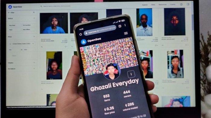 Ilustrasi NFT Ghozali Everyday yang dijual di OpenSea.