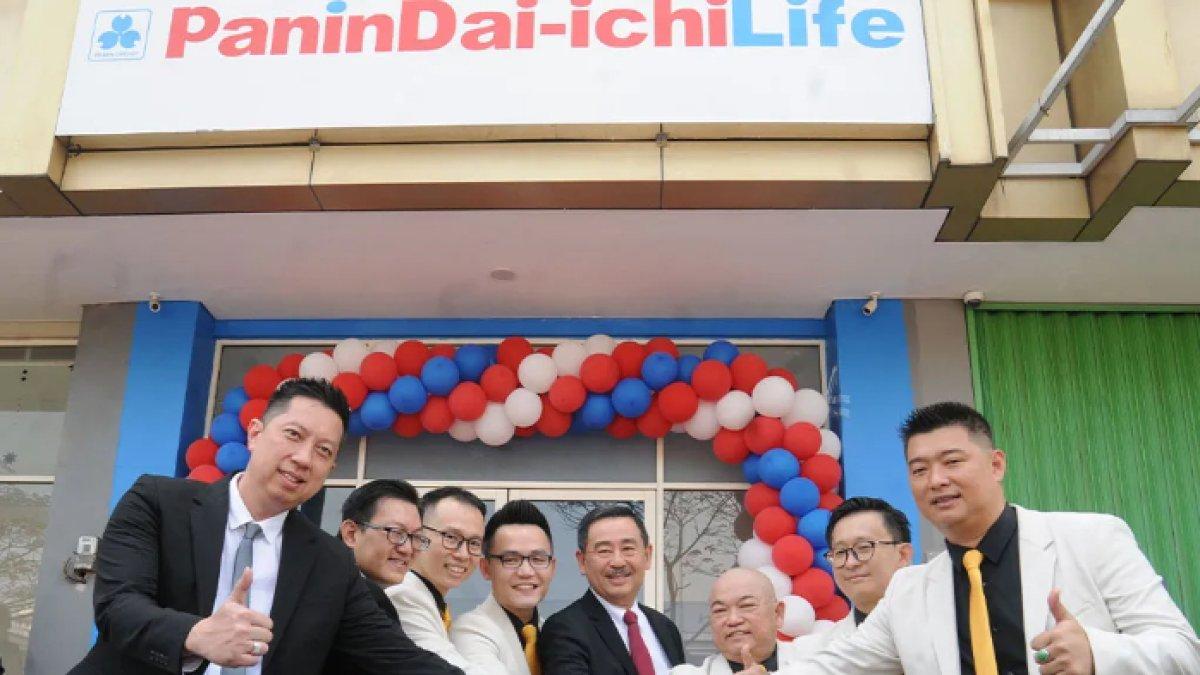 Ilustrasi para petinggi Dai-ichi Life staff.