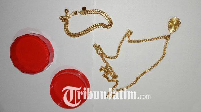 Ilustrasi perhiasan emas berupa kalung