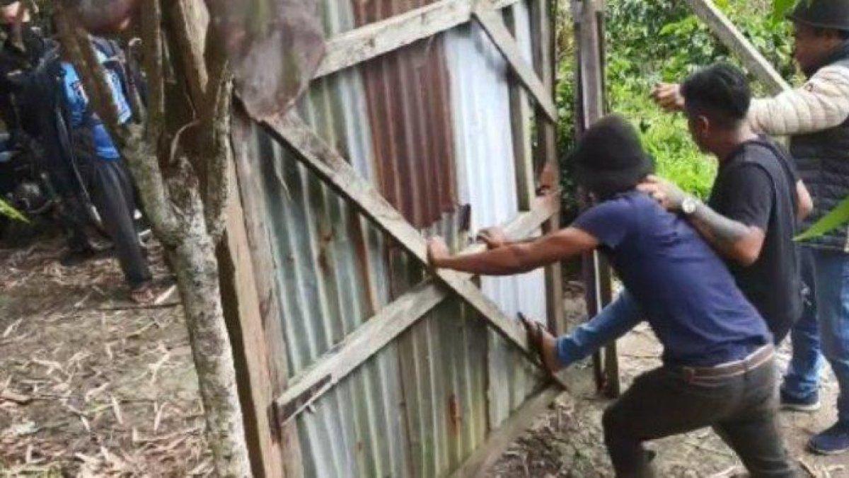 ILUSTRASI rumah tani di Medan dirusak oknum mafia tanah, lahan juga turut dibakar.