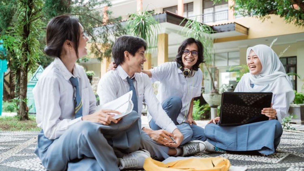 Ilustrasi Siswa SMA- Zenius Education, cara dapat beasiswa SMA yang bisa dicoba siswa.