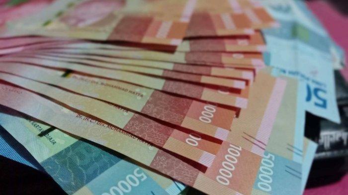 Ilustrasi Uang BSU - Bantuan subsidi upah (BSU) Rp 1 juta akan cair untuk para pekerja di tahun 2022, simak cara mengecek status BSU secara online berikut ini.