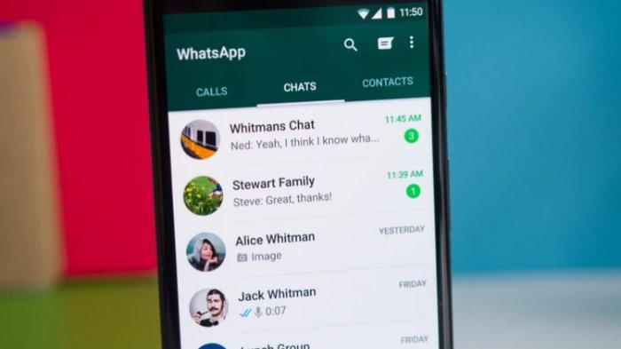 Ilustrasi WhatsApp di smartphone Android.