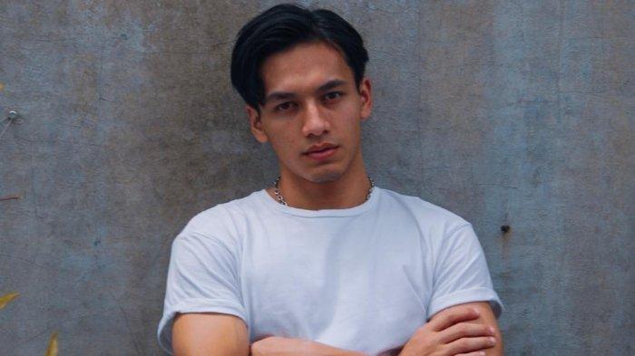 Jefri Nichol pose bareng wanita