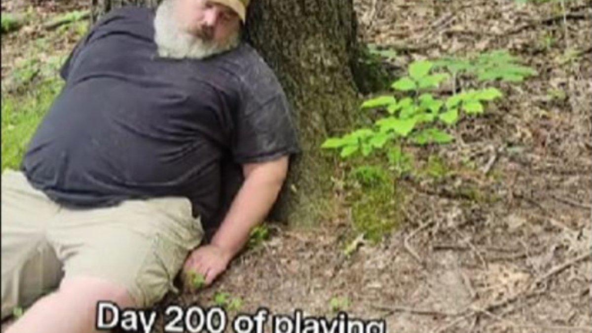 Josh menggambarkan dirinya terbaring di tanah seolah-olah sudah meninggal.