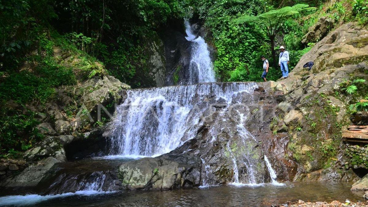 Suasana di Air Terjun Kali Banteng