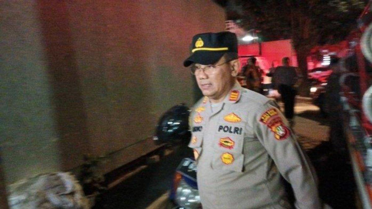 Kapolsek Duren Sawit AKP Sutikno saat mendatangi lokasi dua pekerja tertimbun proyek perkantoran di Jalan Raden Inten II, Jakarta Timur, Senin (31/7/2023).