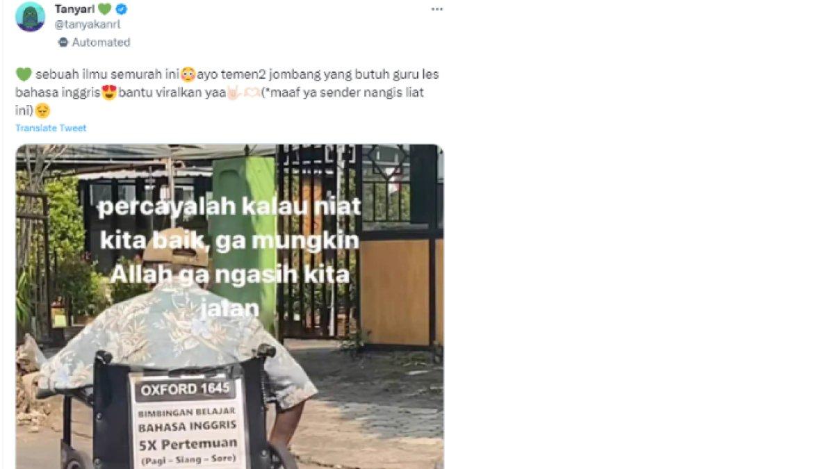 SOSOK Lansia di Jombang Keliling Pakai Kursi Roda Tawarkan Tutor Bahasa