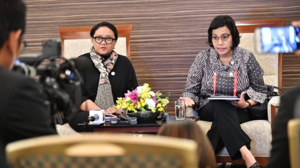 Kedekatan Menteri Retno Marsudi dengan Menteri Sri Mulyani.