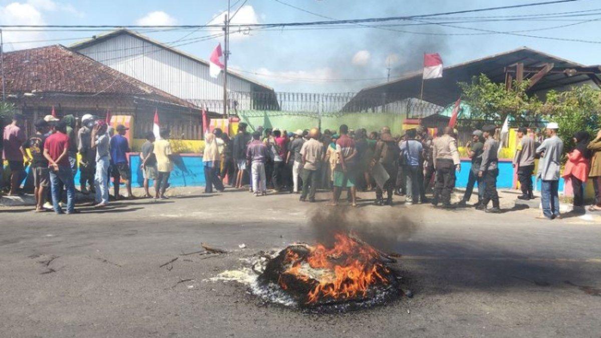 Kemarahan massa atas insiden kecelakaan maut di Dompu, NTB
