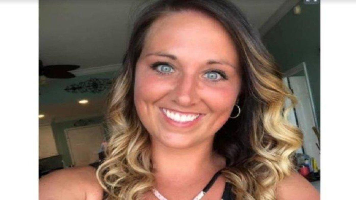 Wanita bernama Ashley Summers tewas setelah menenggak 2 liter air putih dalam waktu 20 menit, keracunan air putih
