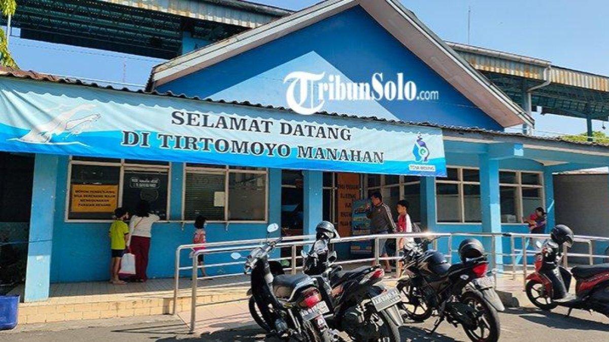 Kolam Renang Tirtomoyo Manahan, Solo.