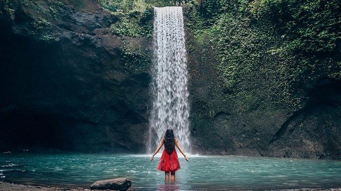Ilustrasi air terjun.