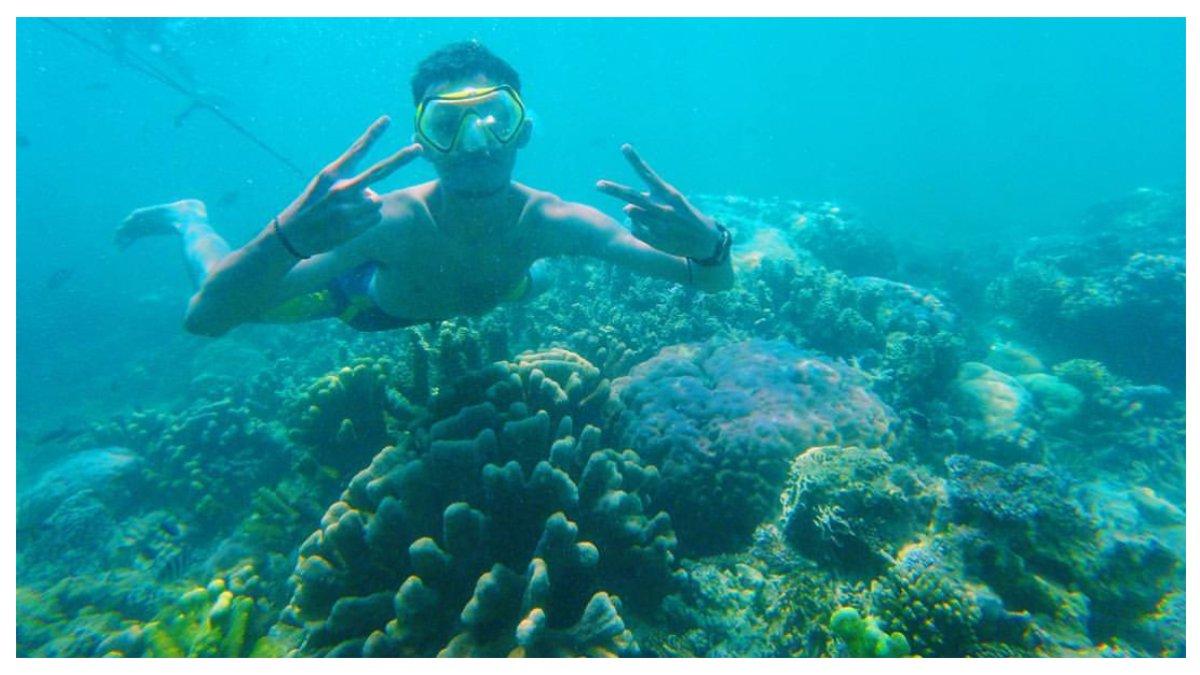 Pemandangan bawah laut Gili Labak