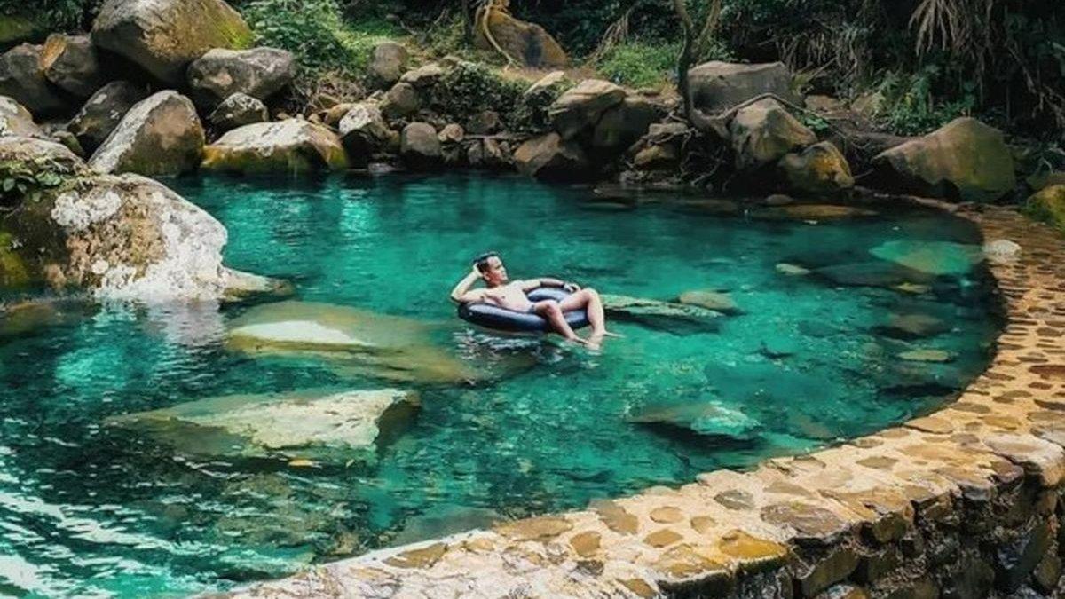 Kolam di Lembah Tepus