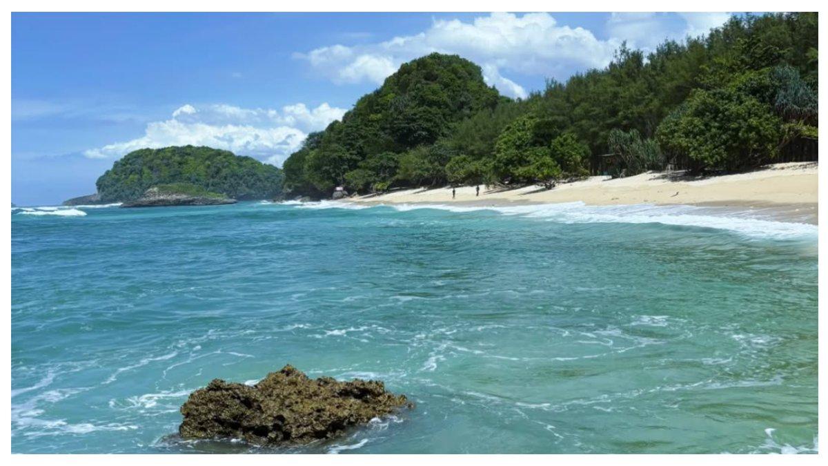 Pantai Watu Leter