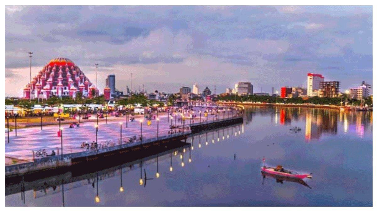 Keindahan di sekitar Pantai Losari