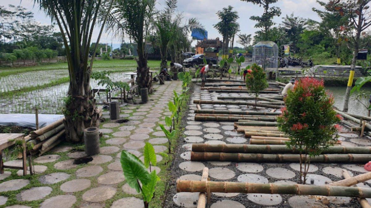 OBYEK WISATA KLATEN: Suasana di Telogo Ndaru