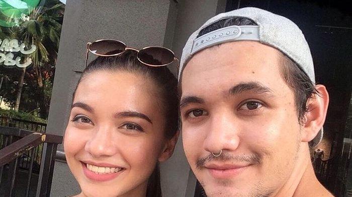Foto kenangan Angela Gilsha dan Marco Panari