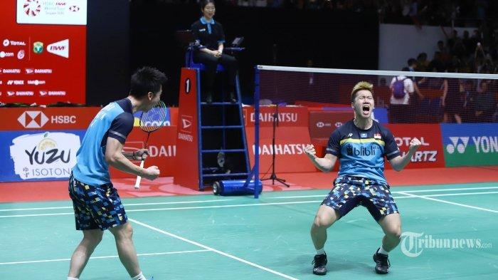 Pasangan Marcus Gideon/Kevin Sanjaya saat melawan rekan senegara Mohammad Ahsan/Hendra Setiawan pada pertandingan final turnamen Indonesia Masters 2019, di Istora Senayan Jakarta, Minggu (27/1/2019).