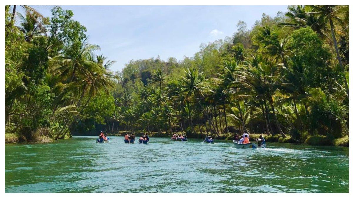 Pemandangan di sungai maron