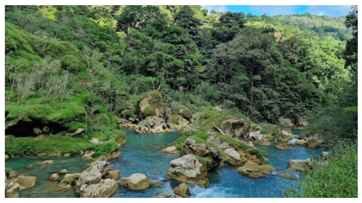 Suasana asri di sekitar Air Terjun Matayangu