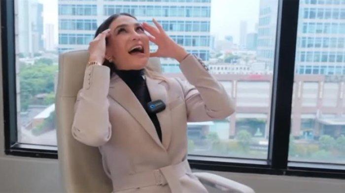 Tangkap layar video Luna Maya