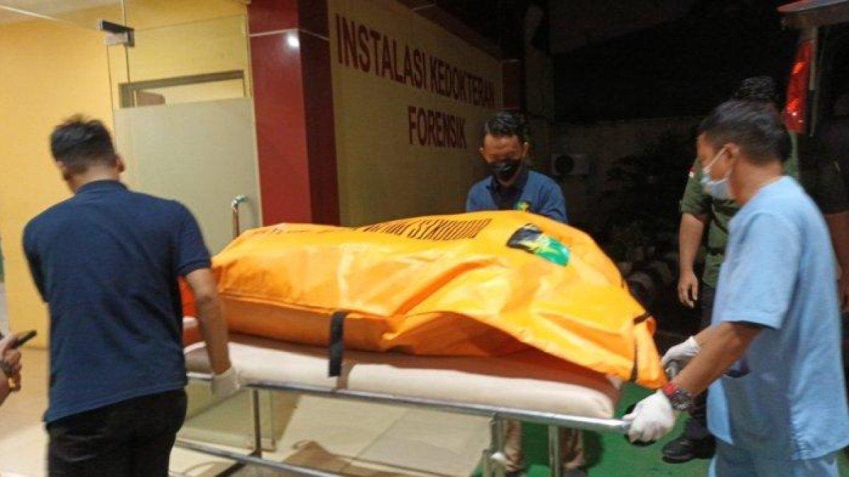 Mayat di dalam karung plastik di Cilincing, Jakarta Utara diautopsi di RS Polri Kramat Jati, diduga dibunuh