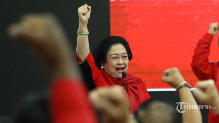 Ketua Umum PDI Perjuangan Megawati Sukarnoputri memberikan penjelasan saat pengumuman kepala daerah yang diusung PDI Perjuangan dalam Pilkada serentak 2020 di Jakarta, Rabu (19/2/2020). PDIP secara remsi mengumumkan 49 pasangan untuk diusung dalam Pilkada 2020.