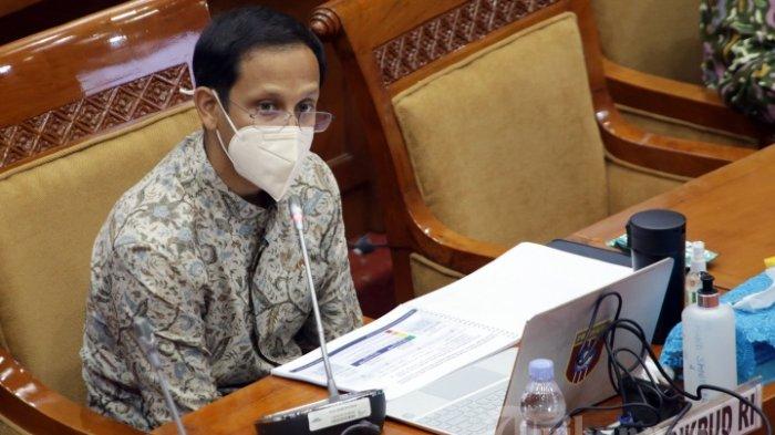 Menteri Pendidikan dan Kebudayaan (Mendikbud), Nadiem Makarim menghadiri rapat kerja dengan Komisi X DPR RI di Kompleks Parlemen, Senayan, Jakarta Pusat, Kamis (18/3/2021). 