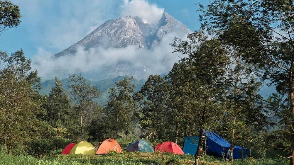 WISATA KLATEN - Selain menyaksikan keindahan Gunung Merapi, Ekowisata Kali Talang juga dapat digunakan untuk berkemah