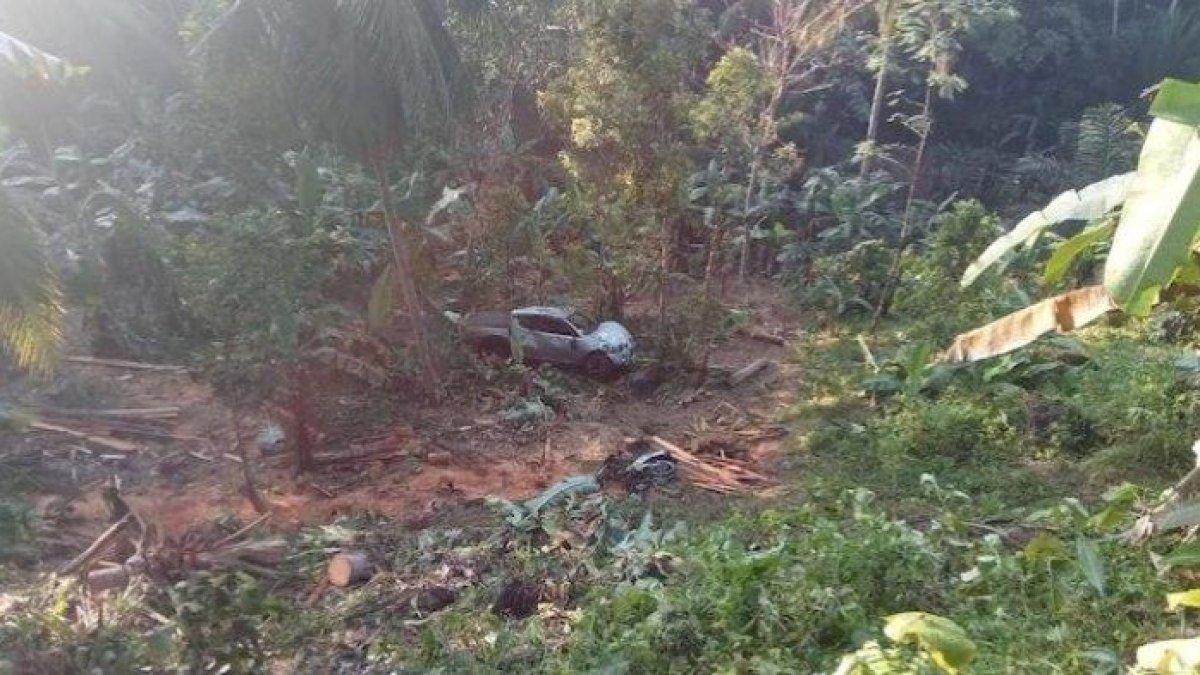 mobil pikap masuk jurang sedalam 50 meter setelah menabrak motor