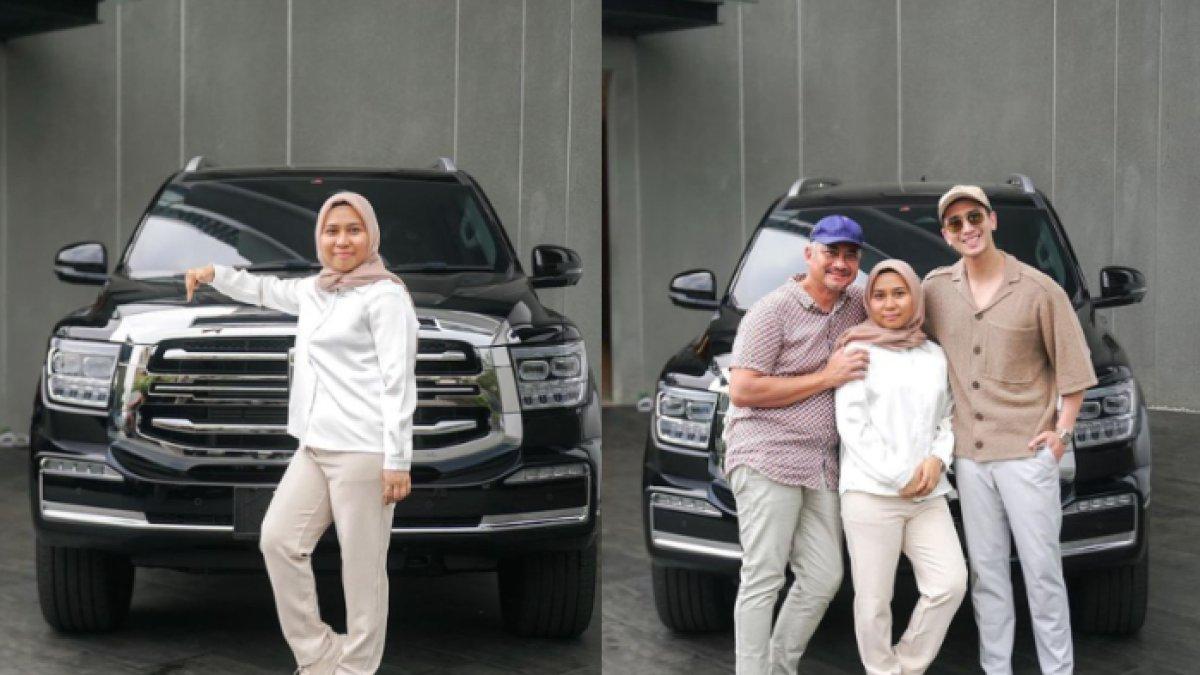 momen Verrell Bramasta beri hadiah mobil mewah untuk ibu sambungnya, Sarni setelah mobilnya hancur selama dipakai kampanye.