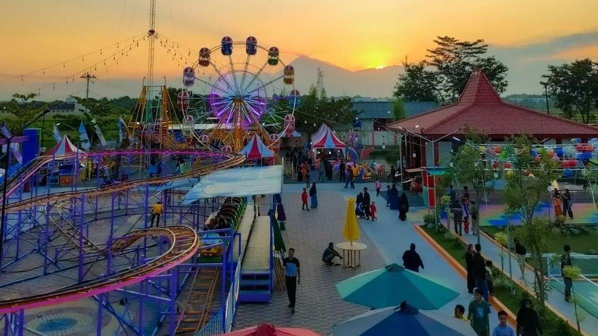 OBYEK WISATA KLATEN: Pemandangan kala senja di Munggur Park