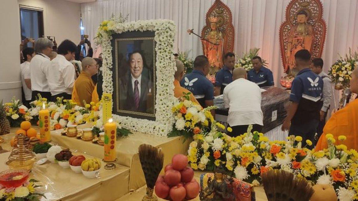 JENAZAH MURDAYA POO - Prosesi penyemayaman Murdaya Poo, suami Siti Hartati Murdaya, di GVA Mendut, Magelang, Senin (14/4/2025).