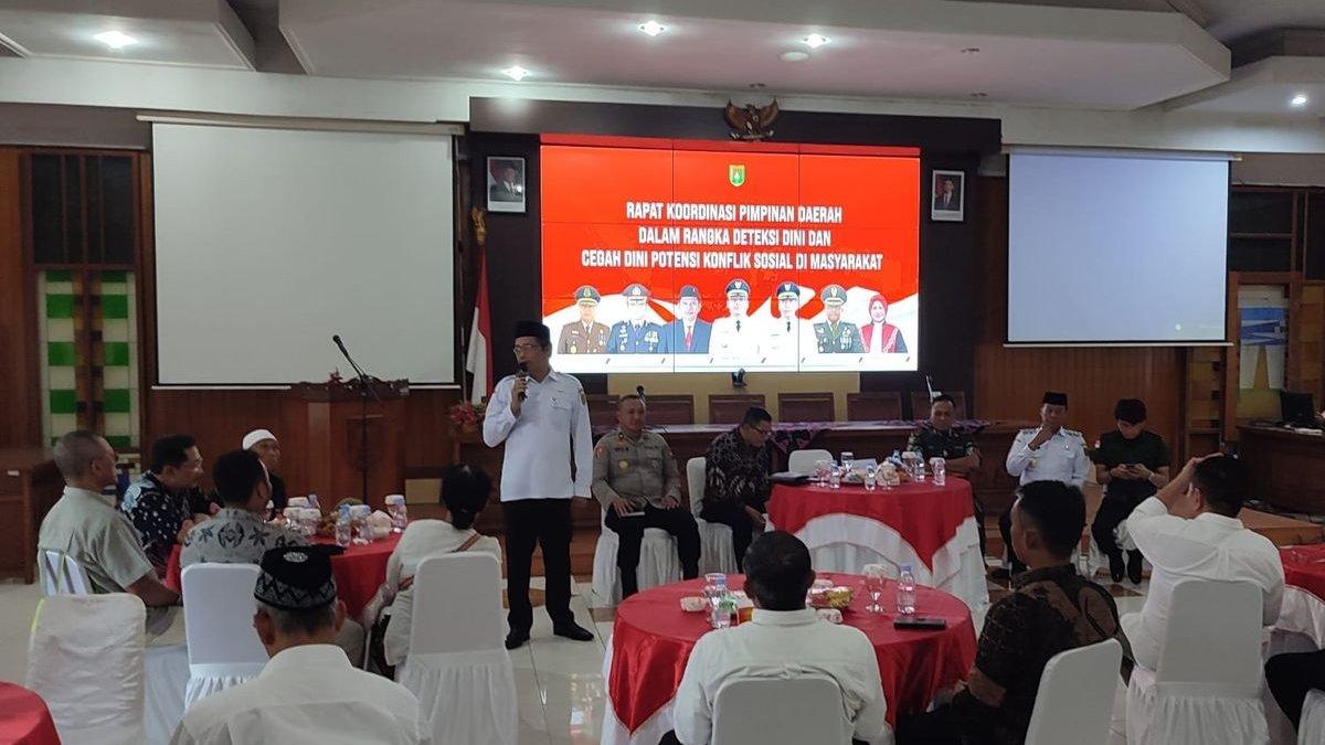 Mediasi antara warga Dusun Ngaran II, Walubi Jateng, dan Pemerintah Kabupaten Magelang soal penolakan kremasi jenazah pengusaha Murdaya Poo, Rabu (16/4/2025).