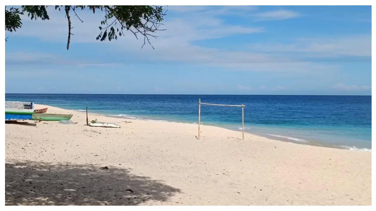 Pantai pasir putih mingar