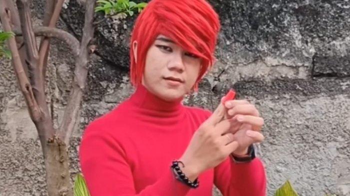 Nama Pesulap Merah alias Marcel Radhival menjadi bahan perbincangan setelah menantang untuk membongkar trik sulap Gus Samsudin.