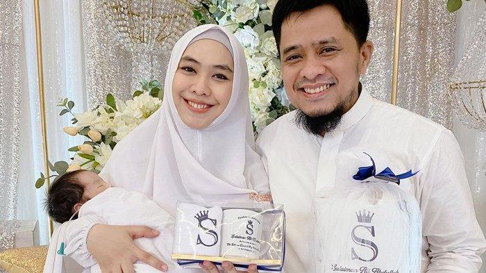 Oki Setiana Dewi gelar aqiqah untuk anak keempatnya, selang di hidung sang bayi disorot