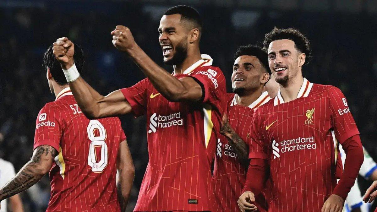 Para pemain Liverpool saat melakukan selebrasi.