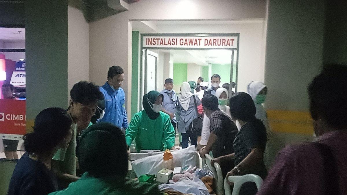 Pasien kembali dibawa ke ruang perawatan