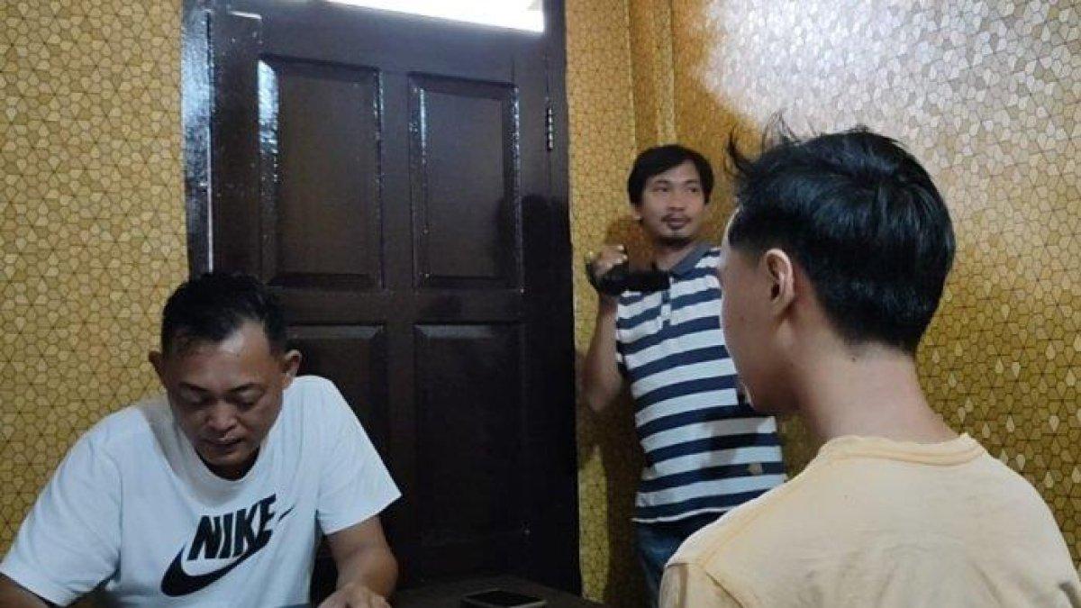 Pelaku IA saat diintrograsi penyidik. Pemuda di Bengkulu Ternyata Sudah 2 Kali Aniaya Pacar, Akibat Cemburu Sang Pacar Banyak Simpan Nomor Pria Lai