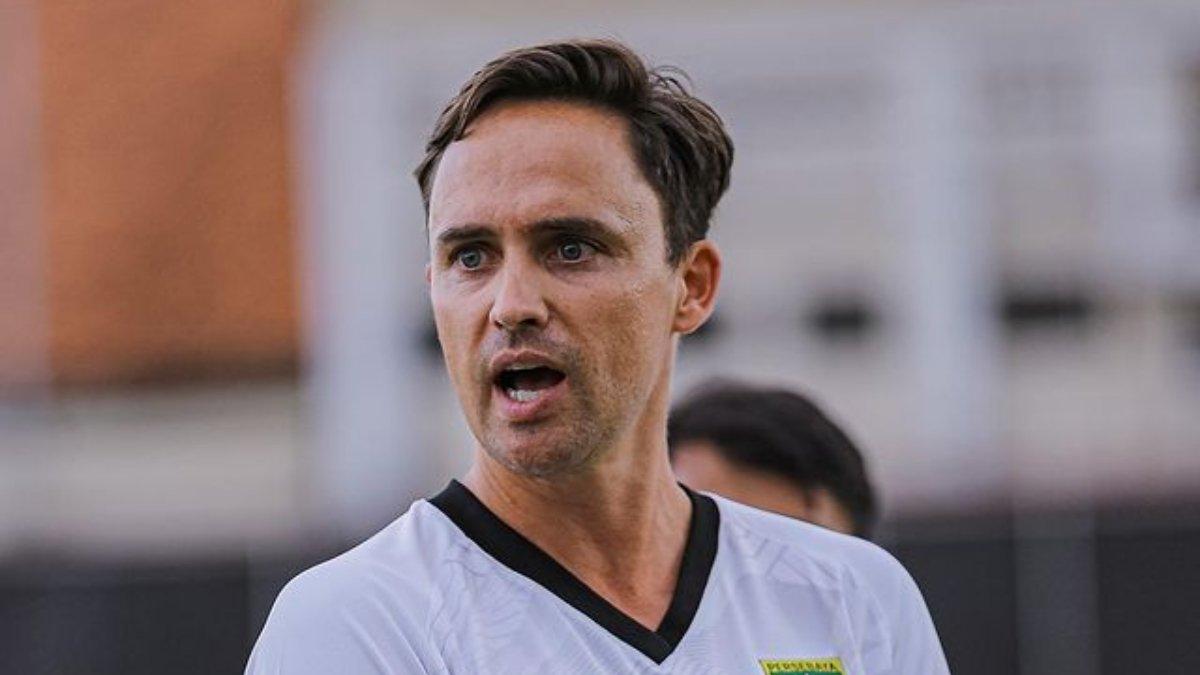 Pelatih Persebaya Surabaya, Paul Munster.