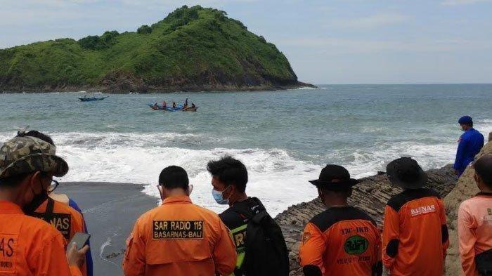 Pencarian korban terseret ombak 